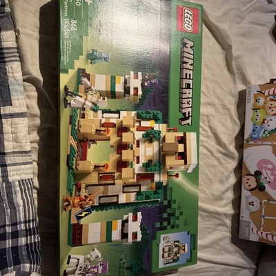 LEGO Minecraft: The Iron Golem Fortress (21250) - Image 1 of 4