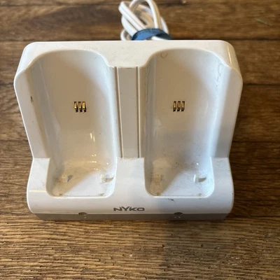 Nyko Nintendo Wii Controller Charging Dual Station. Powers On - Image 1 of 3