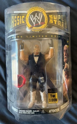 WWE Classic Superstars Hulk Hogan 2006 Toyfare Exclusive 1 of 3000 w Free Case - Image 1 of 2