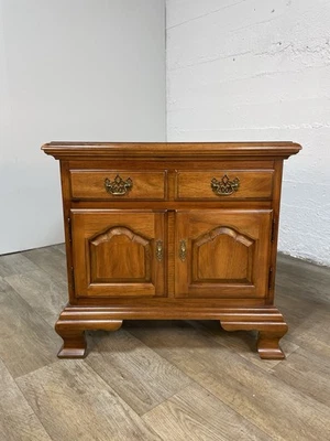 Thomasville Fisher Park Collection Nightstand - Image 1 of 4