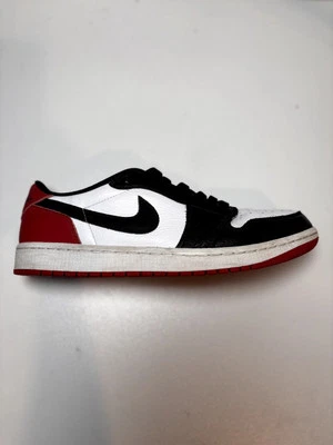 Talla 10.5 - Air Jordan 1 Retro OG Puntera Baja Negra Foto 1 de 4