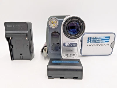 Sony DCR-TRV260 Handycam Digital 8 Camcorder W/ NEW Charger & Battery Tested - Image 1 of 4