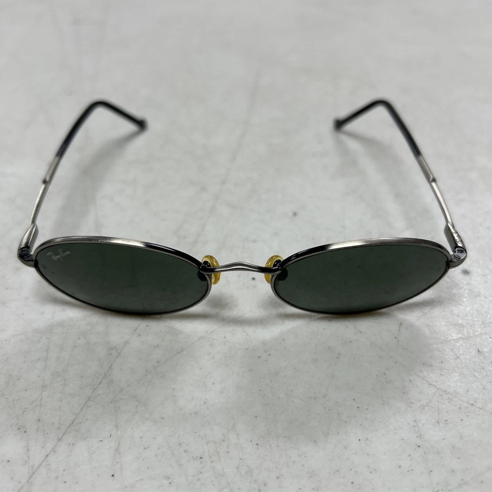 VINTAGE RAY-BAN B&L Bausch & Laumb SILVER W2977 w/ Ray Ban Soft Case & Hard Case - Image 1 of 4