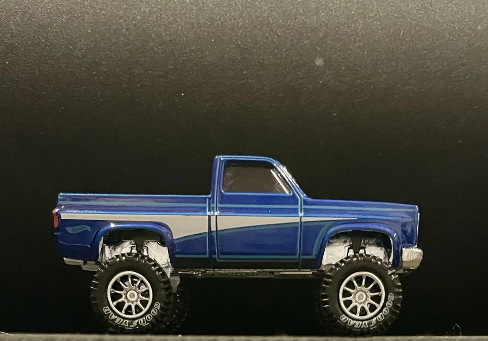 Elevación, ruedas y neumáticos Hot Wheels 83 Chevy Silverado PERSONALIZADOS pilotos reales Foto 1 de 4