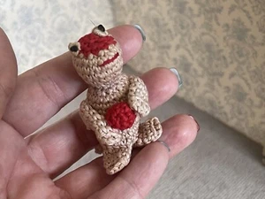 Miniature crochet baby lizard with ball - Picture 1 of 8