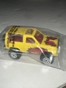 Ford Bronco II 1987 Matchbox elevado 4x4 techo corredizo amarillo con llamas 1:57 MB #39 - Imagen 1 de 4