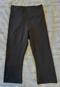 New H&M Move Women’s Size XS (6) Sports Yoga Black Leggings Knee Length Capri - Picture 1 of 3