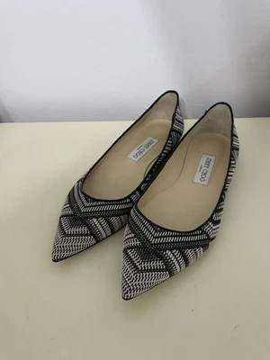 Jimmy Choo EU 38 Alina Blanco y Negro Tejido Geométrico Punta Puntera Pisos de Ballet Foto 1 de 4