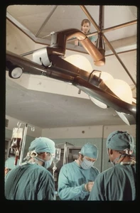 Centro Médico Chad Everett Médicos en Cirugía Original 35mm Foto Transparencia - Imagen 1 de 1