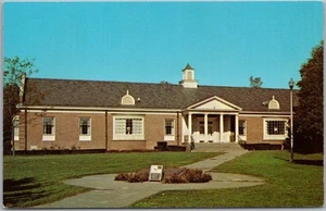 Postal de Livingston, Nueva Jersey "Biblioteca Pública Gratuita - Memorial Park" década de 1960 - Imagen 1 de 2
