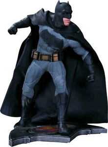 DC COLLECTIBLES BATMAN VS. SUPERMAN: DAWN OF JUSTICE: BATMAN STATUE 10.5'' - Bild 1 von 12