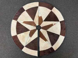 Falda de árbol de Navidad 100 % cuero de vaca decoración occidental decoraciones diseño de estrellas - Imagen 1 de 1