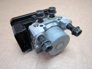 Kawasaki Z900 RS 2019 2,855 miles ABS pump control module (5599) - Picture 1 of 7