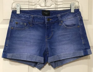 Celebrity Pink Women’s Teen Jean Shorts Dark Blue Denim Cuffed Size 3/26 - Picture 1 of 4