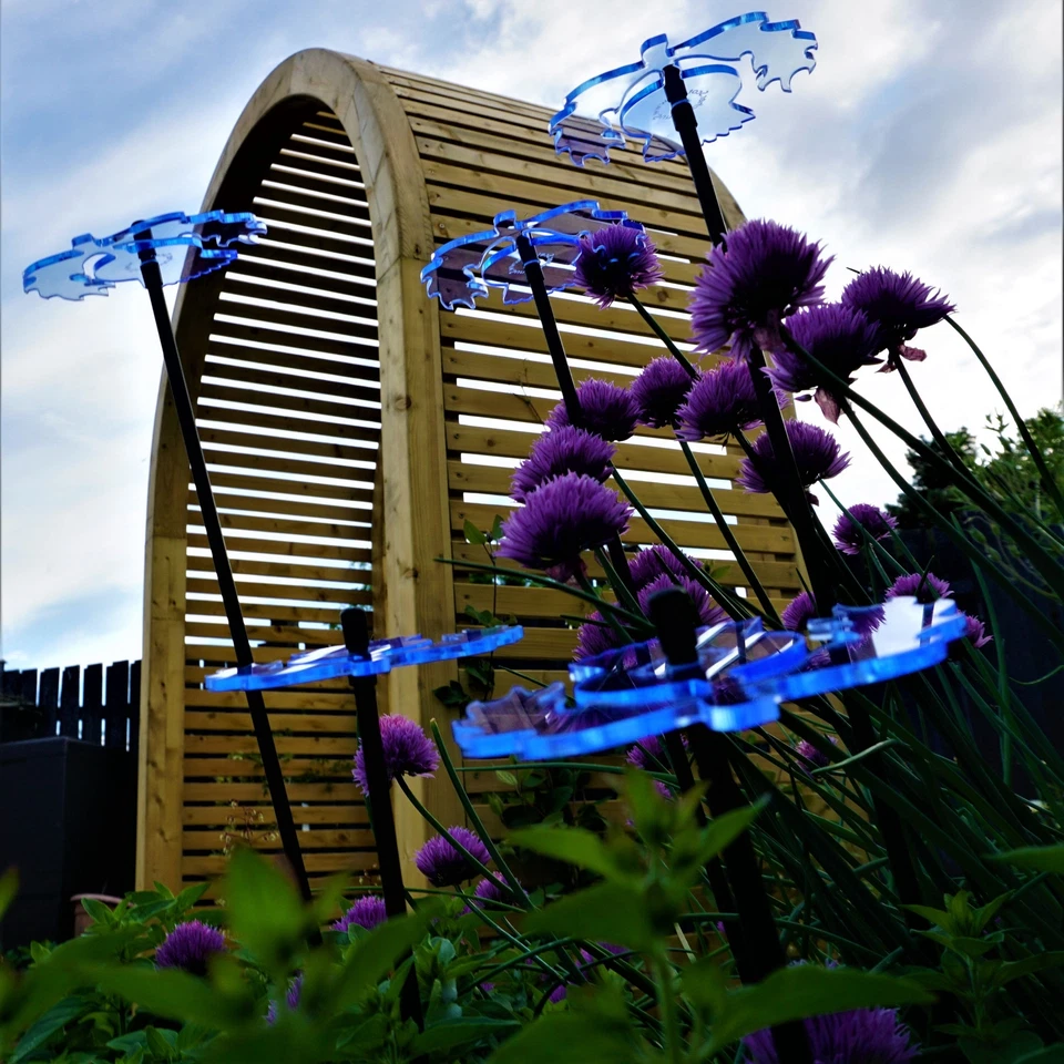 Garden Décor Ornaments 5 Scottish Thistle Stakes Design Decoration Gift Idea - Image 1 of 1