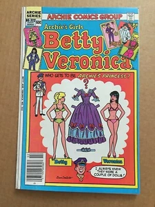 ARCHIE’S GIRLS: BETTY AND VERONICA 322 (Il fiore di ciliegio incontra Archie) 1983 - Foto 1 di 5