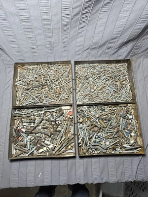 Gran Lote DE COLECCIÓN RANURADOS CABEZA PLANA HIERRO MADERA TORNILLOS HERRAJES PERNO TUERCA  Foto 1 de 4