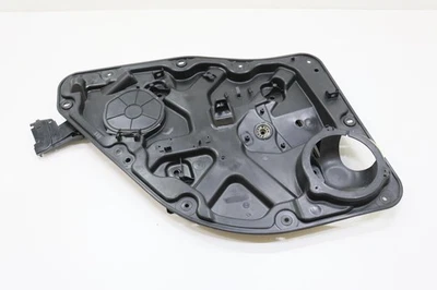 2011 - 2025 DODGE DURANGO ЗАДНЯЯ ЛЕВАЯ ДВЕРЬ СТЕКЛО РЕГУЛЯТОР НЕСУЩАЯ ПЛАСТИНА OEM - Изображение 1 из 4