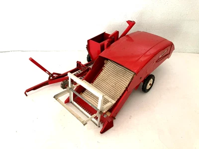 Vintage Tru-Scale 1:16 Scale Model Combine International  Great Condition Works - Image 1 of 4