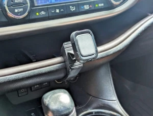 Toyota Highlander (2014-2019) Magnetic Dash Phone Mount - Picture 1 of 10