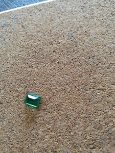 GREEN TOPAZ EMERALD CUT 7 x 5 mm - Picture 1 of 2