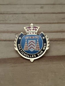 Pin's Pins Pin Enamel 28 France Vendée VILLE Armoiries "BRETIGNOLLES SUR MER"  - Picture 1 of 4
