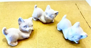 Drei gebrannte Tonfiguren verspielte Kätzchen Deko Figuren Unikat 58 mm lang - Bild 1 von 5
