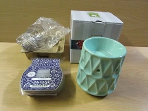 *LOOK* NEW & Boxed SCENTSY "Mod Green" Melt Warmer with pack of Stargazing Melts - Picture 1 of 6