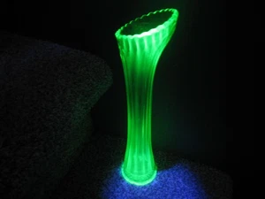 Vintage Vaseline Glass Trumpet Vase Green Uranium 12 Inch Fluted Glow Art Deco - Picture 1 of 12