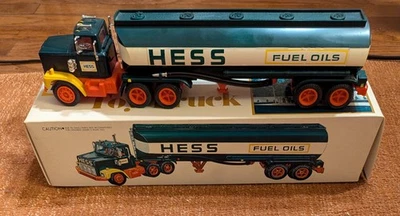 Camión de juguete Hess original vintage 1977 gasolina combustible cisterna con caja Foto 1 de 4