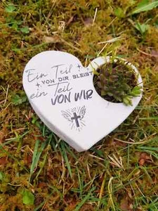 Bepflanztes Herz aus Beton mit Schriftzug Grabschmuck Trauer Grabherz - Bild 1 von 2