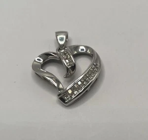 Ladies Princess Cut 10k White Gold 0.33 ctw Genuine Real Diamond Heart Pendant - Picture 1 of 6