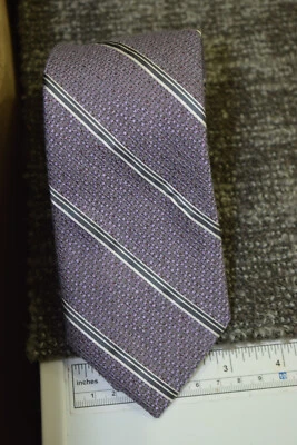 Corbata para hombre Jos A Bank Reserve púrpura lavanda gris rayas diagonales 56" Foto 1 de 4