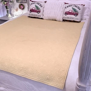 Manta acolchada amarilla de cabaña 61x50 cosida a mano patrón de desplazamiento floral - Imagen 1 de 7