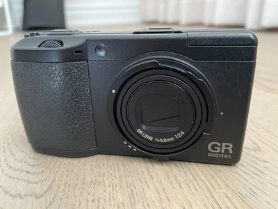 Cámara digital Ricoh GR Digital II 10,1 MP - negra Foto 1 de 4