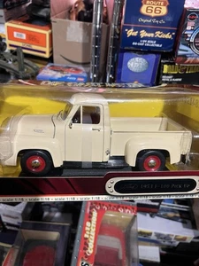 Road Signature 1:18 Scale 1953 Ford Pick Up Truck Die Cast White - Picture 1 of 10