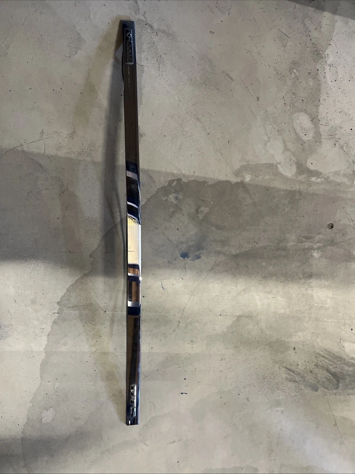 Tapa maletero Cadillac acabado trasero moldura cromada 2006-2011 DTS OEM 15815751 Foto 1 de 4