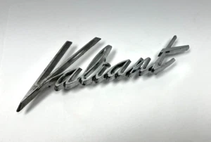 Placa de identificación de guardabarros delantero Plymouth Valiant 1960 emblema insignia logotipo 2196630 nuevo de lote - Imagen 1 de 3