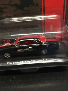 Chevrolet Nova SS M2 1:64 1967/cámaras Thumpr/negro con rayas rojas - Imagen 1 de 4
