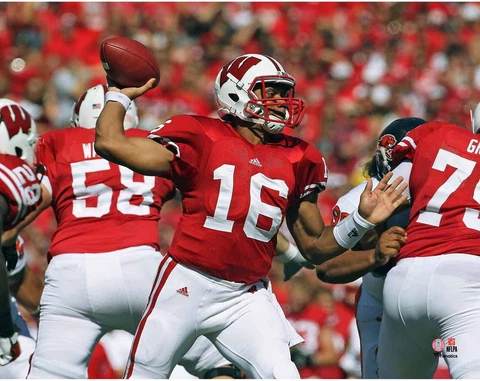 Russell Wilson Wisconsin Badgers Unsigned Jersey Pass vs Oregon State Photo Cover