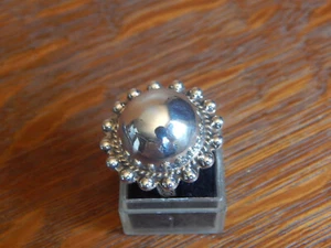 Anillo estampado vintage Navajo grande concho domo bola plata esterlina talla 8 - Imagen 1 de 10