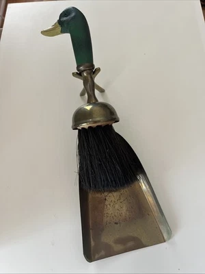 Escoba y sartén de colección para chimenea de resina de latón de pato mallardo Foto 1 de 4
