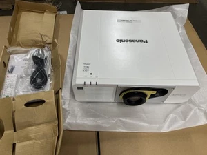 Panaonic PT-FRZ50 DLP Projector 5200 Lumens WUXGA White PT-FRZ50WU7 - Picture 1 of 5
