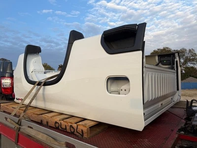 Conjunto de luz trasera derecha usado se adapta a: camioneta Chevrolet Silverado 2500 2025 Foto 1 de 4