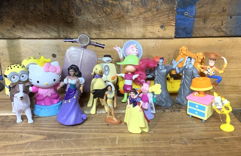 Disney PVC Juguete Figuras Lote De 20 Juguetes Figuras Princesa Pocahontas Barbie Minion Foto 1 de 4