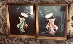 FAB MIRRORED PAIR OF JAPANESE EMBROIDERIES ''GEISHA WITH UMBRELLA'' SIGNED - Picture 1 of 14