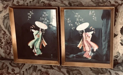 FABULOSO PAR DE BORDADOS JAPONESES ESPEJADOS ''GEISHA CON PARAGUAS'' FIRMADOS Foto 1 de 4