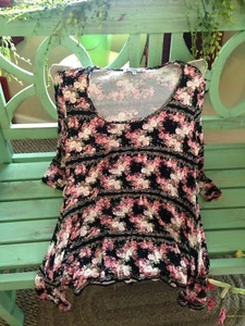 Women's Medium Flower Blouse Black/Pink Wilde Brand - Picture 1 of 4
