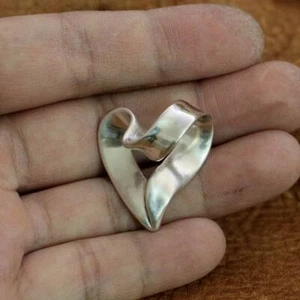 925 Sterling Silver Ribbon Heart Pendant Charms Fashion Pendant TA222A JP - Picture 1 of 12