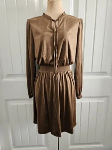 Tommy Hilfiger Faux Wildleder Boho Kleid Elastische Taille Größe 8 Neu mit Etikett Bronze Farbe - Bild 1 von 11